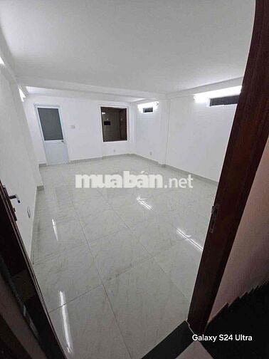 Nhà thuê 3 tầng (4m x 16m) có 5 phòng ngủ hẻm ô tô 12 tr/tháng
