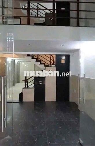 Nhà thuê 3 tầng (4m x 16m) có 5 phòng ngủ hẻm ô tô 12 tr/tháng