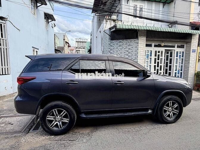 Toyota Fortuner 2017 2.4G Diesel màu xám