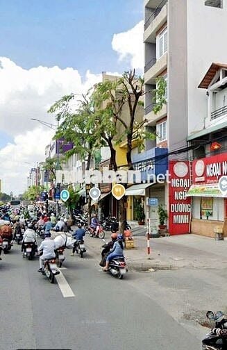 Nhà 3 tầng góc 2mặt tiền Trường Chinh 9❌20 ngay cạnh nhà thờ Lạc Quang