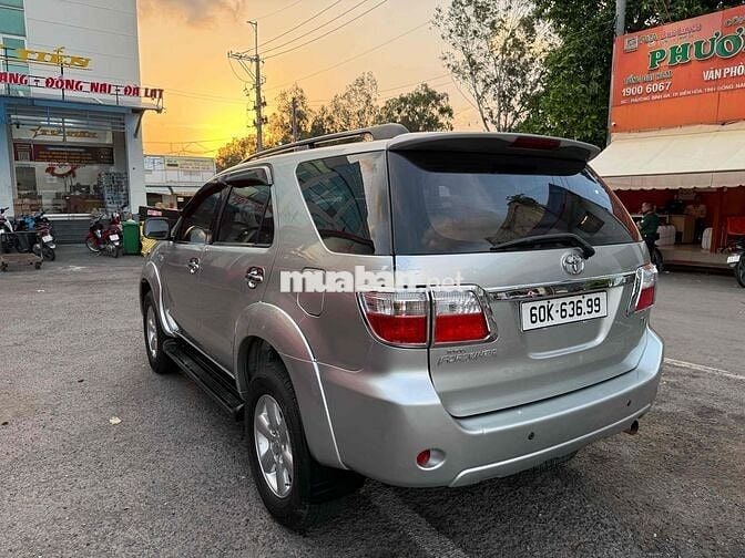 Toyota Fortuner 2024 2 cầu Xăng Tự động Bạc