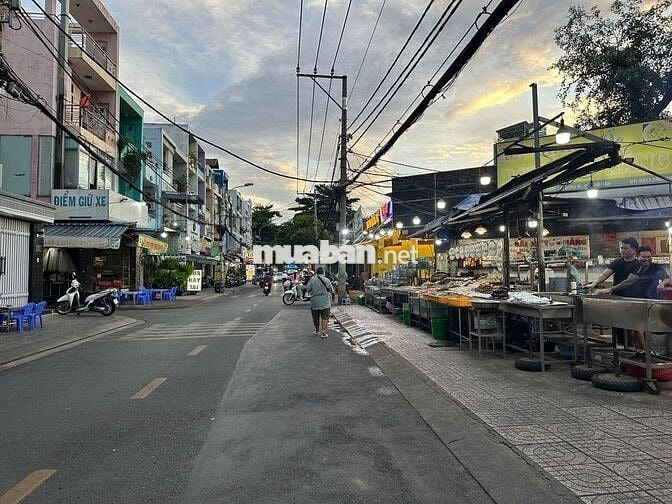 Chủ định cư nước ngoài cần bán nhà phố chuẩn mặt tiền đường 29 Tên Lửa