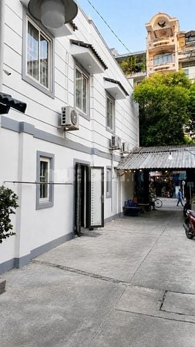 Bán nhà 2 mặt tiền 672 Nguyễn Trãi Q5 P11 TP.HCM kinh doanh sầm uất