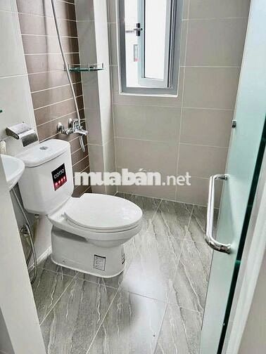 PHÒNG BAN CÔNG RỘNG THOÁNG - THANG MÁY - SÁT QUẬN 5 