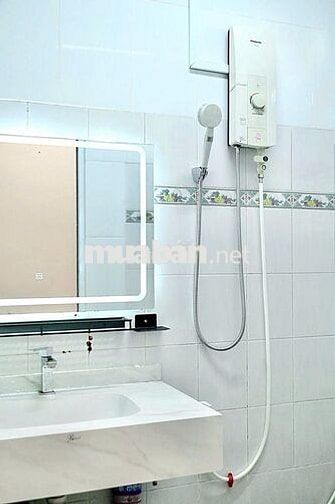 Cho thuê căn hộ dịch vụ mặt tiền đường Lạc Long Quân