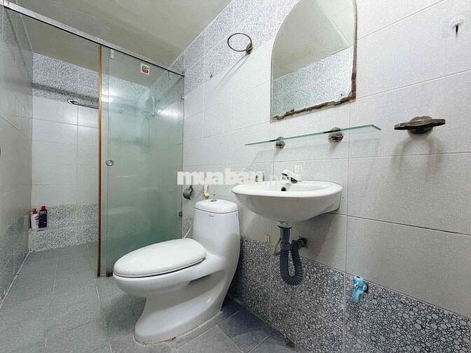 2 Phòng ngủ, 1 Phòng khách 50m2bếp riêng biệt, cửa sổ, Phú Nhuận
