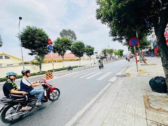 CHO THUÊ MẶT BẰNG MẶT TIỀN NGUYỄN OANH P10 GÒ VẤP NGAY PVT