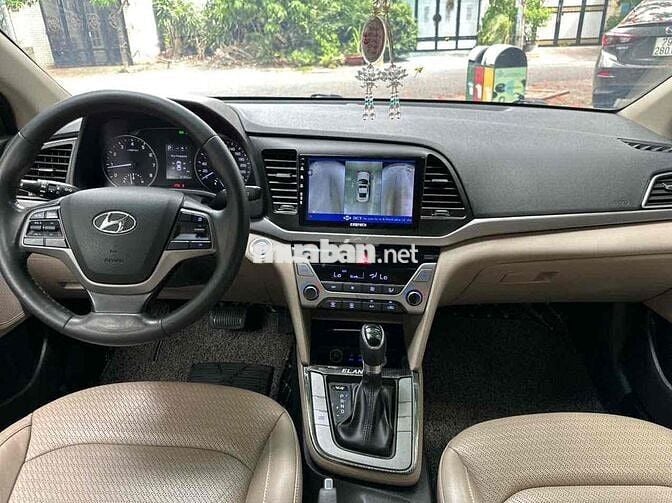 Hyundai Elantra 2019 Vàng cát 90000 km