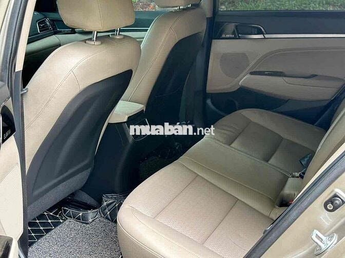 Hyundai Elantra 2019 Vàng cát 90000 km