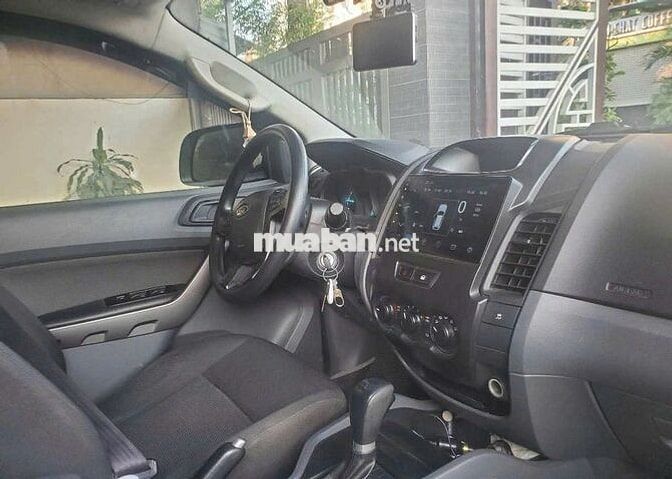 Ford Ranger XLS AT 2017 Tự động Ghi vàng 100k km