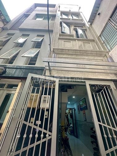 Bán nhà 4 tầng - Đường CMT8 - Sau 1 căn mặt tiền - Chỉ 5.5 tỷ.