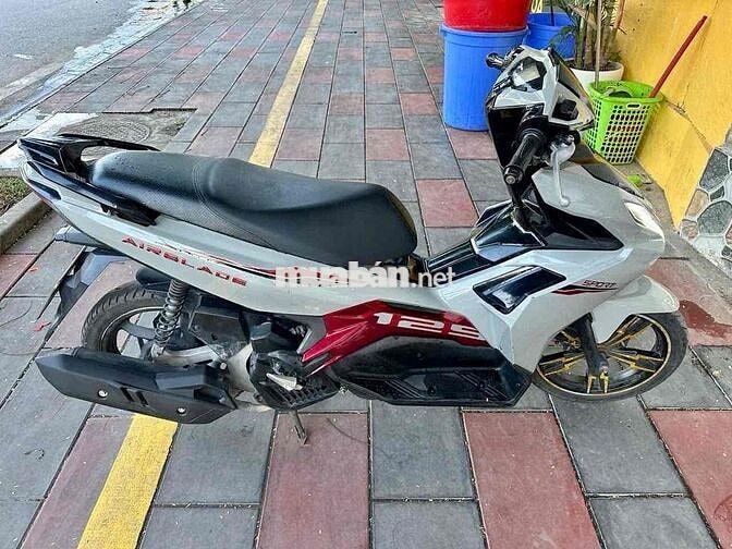Honda Air Blade 125 Thể thao màu Xám
