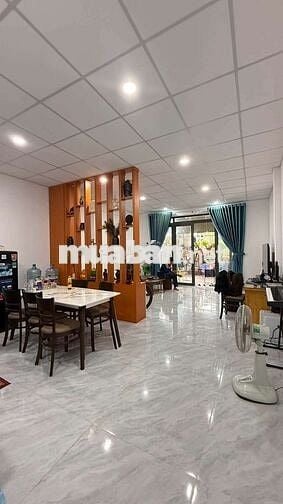 Nhà góc 2 mặt tiền  giữ sổ chính 