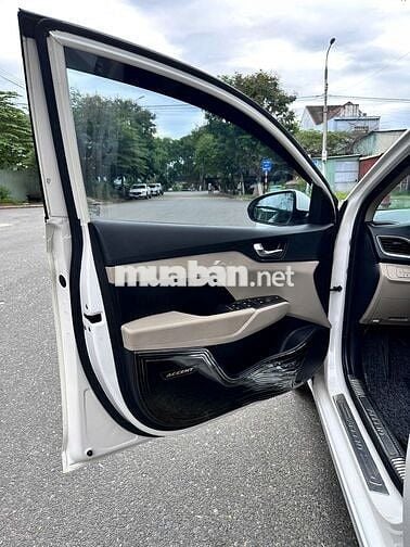 Hyundai Accent 2019 AT Trắng Đẹp Căng Đét