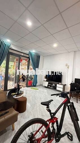 Nhà góc 2 mặt tiền  giữ sổ chính 