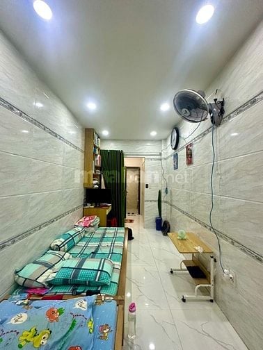 Bán nhà 4 tầng - Đường CMT8 - Sau 1 căn mặt tiền - Chỉ 5.5 tỷ.