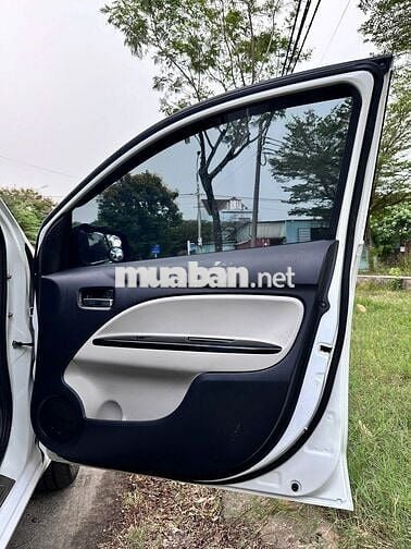 Mitsubishi Attrage 1.2 MT 2017 Trắng xe zin đẹp