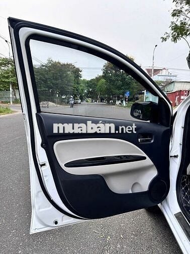Mitsubishi Attrage 1.2 MT 2017 Trắng xe zin đẹp