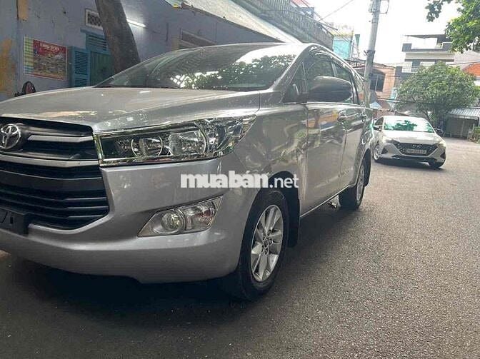 Toyota Innova 2019 Bạc 7 chỗ