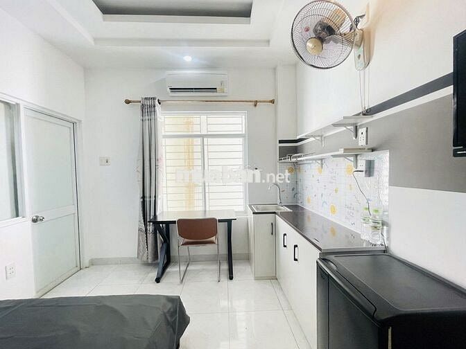 Phòng đầy đủ nội thất, cho thuê đầu tháng 8/2026. 