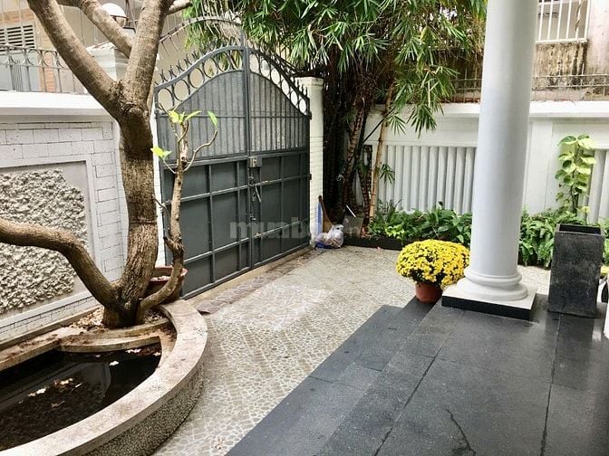 Biệt Thự Vườn Khu Sân Bay, 13m x 18m, 3 Tầng Sân Thượng, Khu VIP