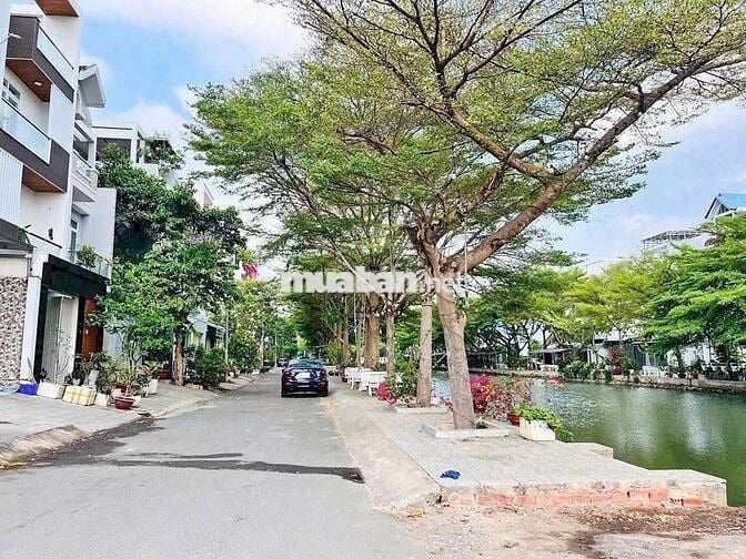 đang cần bán gấp nhà đường số 1 Phạm Hữu Lầu gần chung cư Đức Khải