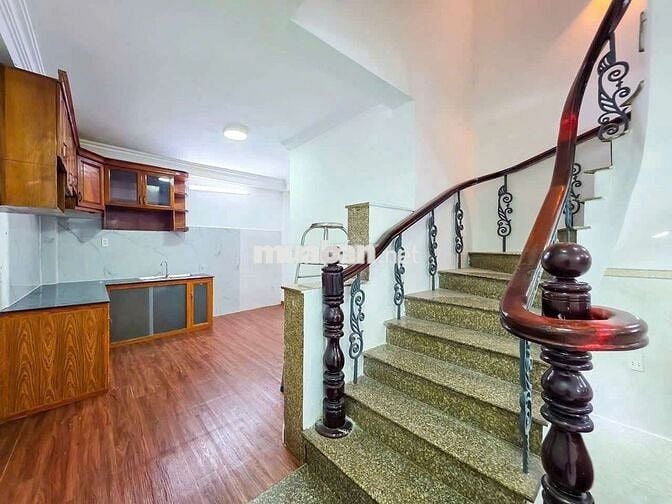 đang cần bán gấp nhà hẻm 160 đường Nguyễn Văn Quỳ phường Phú Thuận