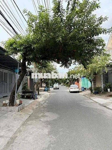 cho thuê nhà trệt lầu đường nhựa 8 m thông gần siêu thị bigc ( go)