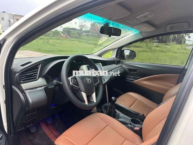 Toyota Innova E 2017 Trắng 7 chỗ
