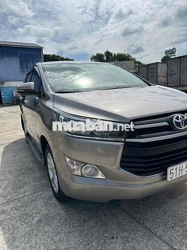 Toyota Innova Nâu 8 chỗ xe gia dinh đi rất kỉ