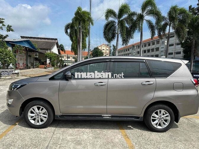 Toyota Innova Nâu 8 chỗ xe gia dinh đi rất kỉ