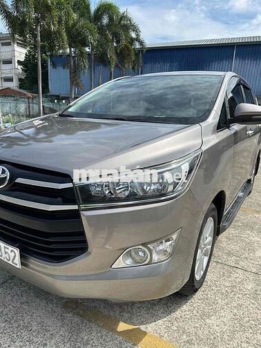 Toyota Innova Nâu 8 chỗ xe gia dinh đi rất kỉ