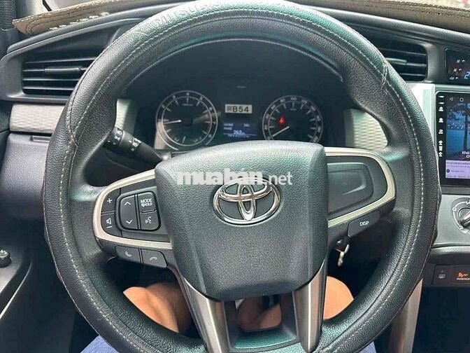 Toyota Innova Nâu 8 chỗ xe gia dinh đi rất kỉ