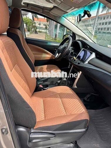 Toyota Innova Nâu 8 chỗ xe gia dinh đi rất kỉ