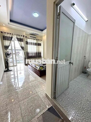 Phòng ban công 1 người ở hẻm 417 Quang Trung