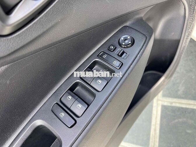 Hyundai i10 AT 2021 Trắng 27000 km Tự động