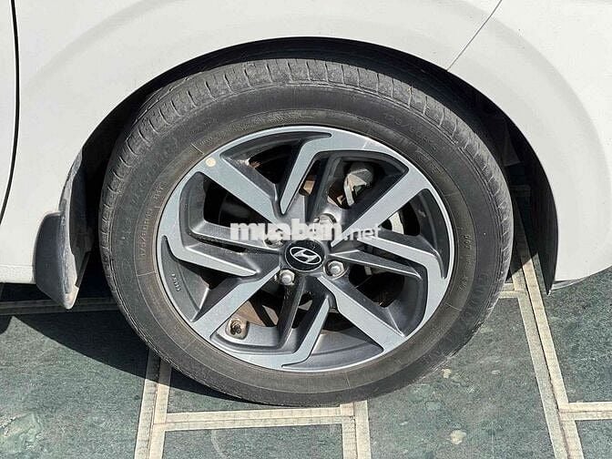 Hyundai i10 AT 2021 Trắng 27000 km Tự động