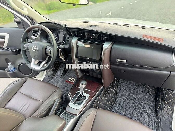 Toyota Fortuner 2.4G 4x2 AT 2019 Trắng 97.000 km