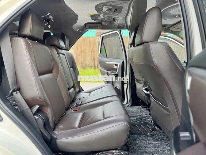 Toyota Fortuner 2.4G 4x2 AT 2019 Trắng 97.000 km