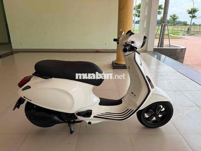 Gia đình cần bán Vespa Sprint 2015
