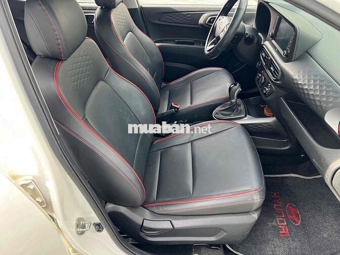 Hyundai i10 AT 2021 Trắng 27000 km Tự động