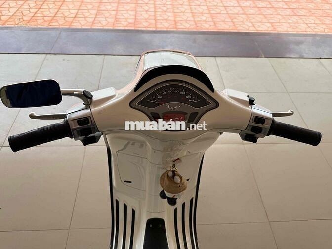 Gia đình cần bán Vespa Sprint 2015