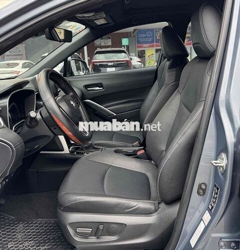 Toyota Corolla Cross 1.8V 2021 nhập thái