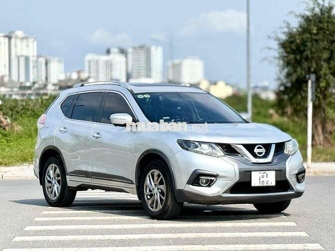 Nissan X-Trail bản full 7 chỗ Bạc
