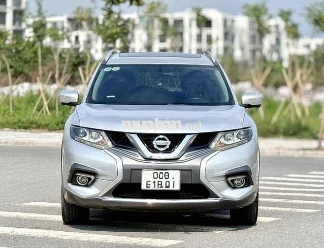 Nissan X-Trail bản full 7 chỗ Bạc