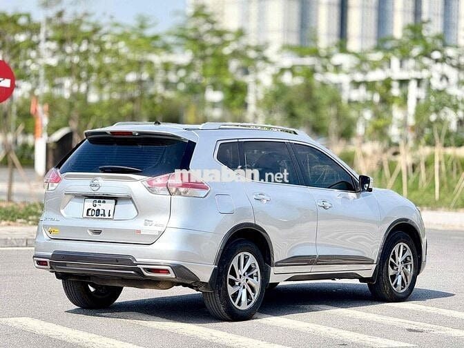 Nissan X-Trail bản full 7 chỗ Bạc