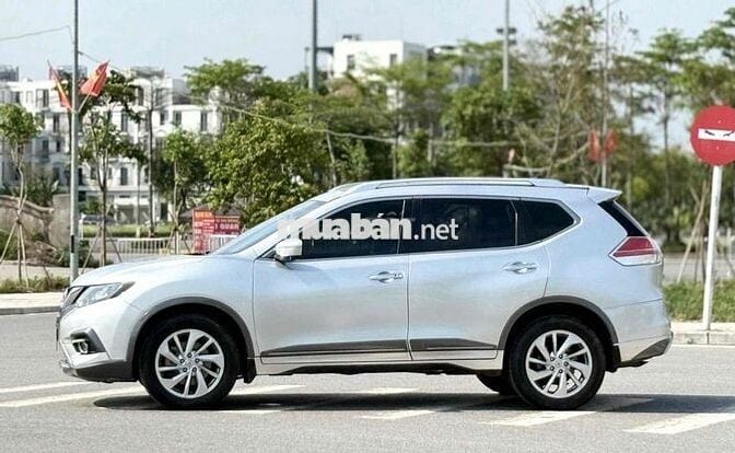 Nissan X-Trail bản full 7 chỗ Bạc