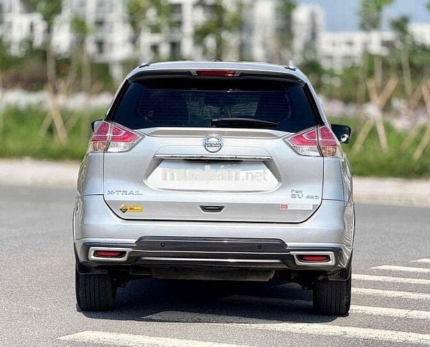Nissan X-Trail bản full 7 chỗ Bạc