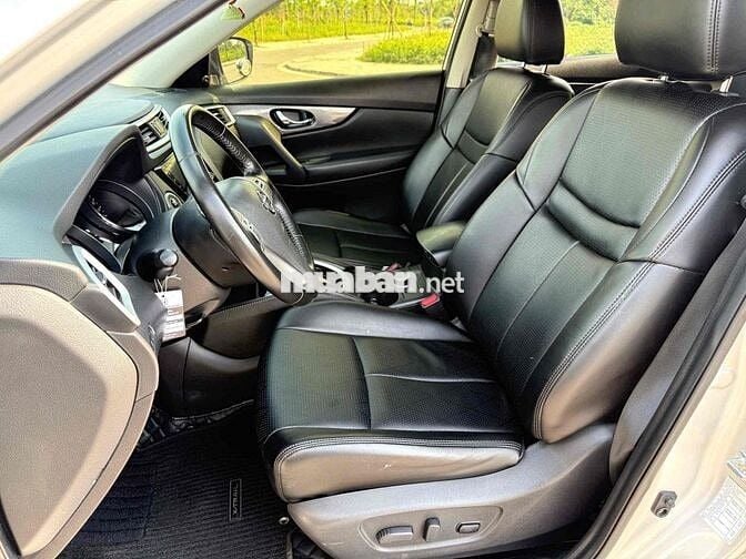 Nissan X-Trail bản full 7 chỗ Bạc