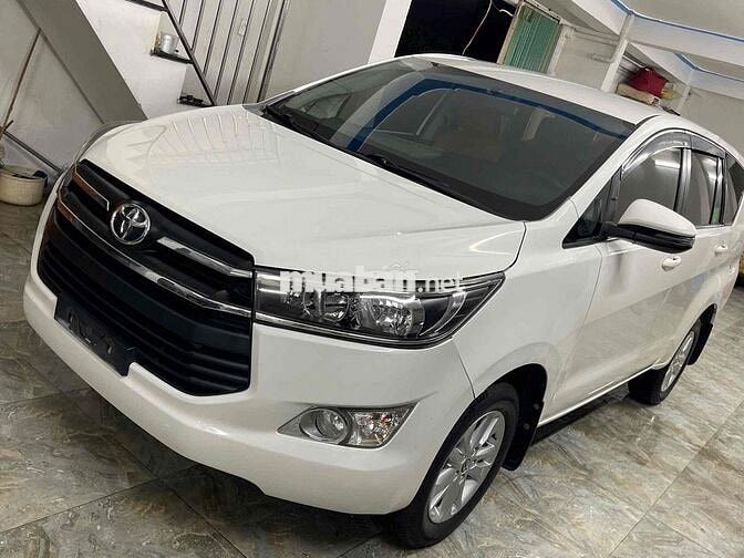 Toyota Innova 7 chỗ Số sàn Trắng